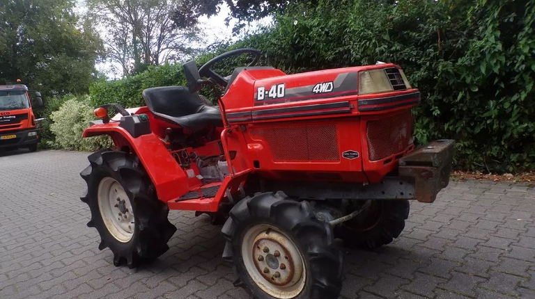 Kubota B-40